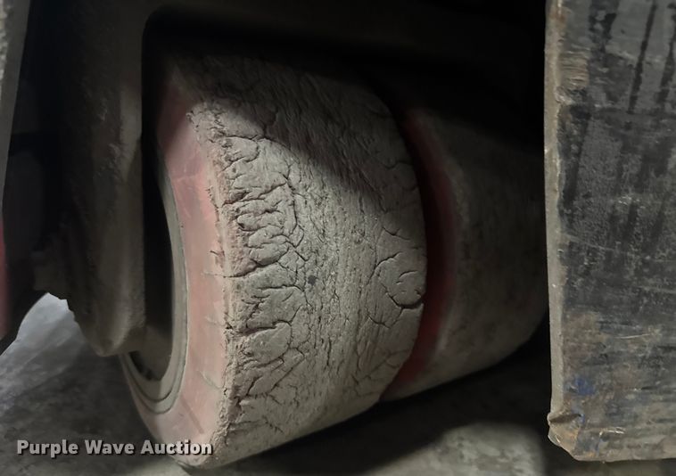 image for item EV1839 Raymond 4250 forklift