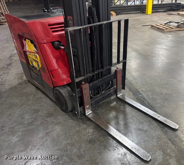 image for item EV1840 Raymond 425-C40QM forklift