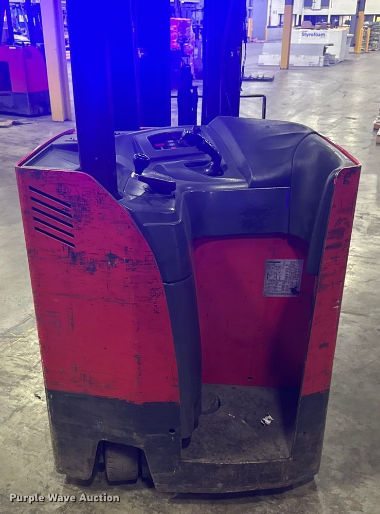 image for item EV1840 Raymond 425-C40QM forklift