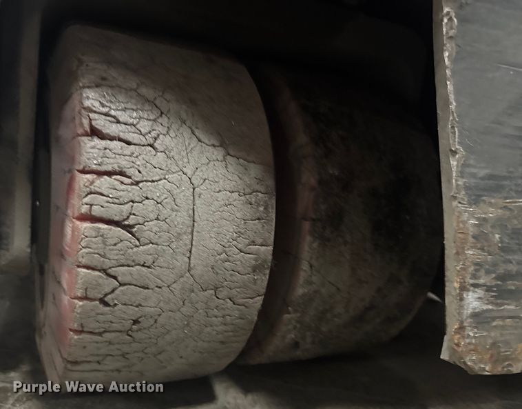 image for item EV1840 Raymond 425-C40QM forklift