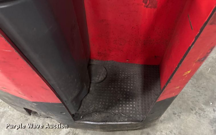 image for item EV1841 Raymond 4250 forklift