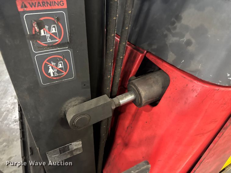 image for item EV1842 Raymond R40-C40TT forklift