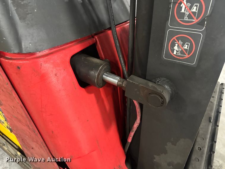 image for item EV1842 Raymond R40-C40TT forklift