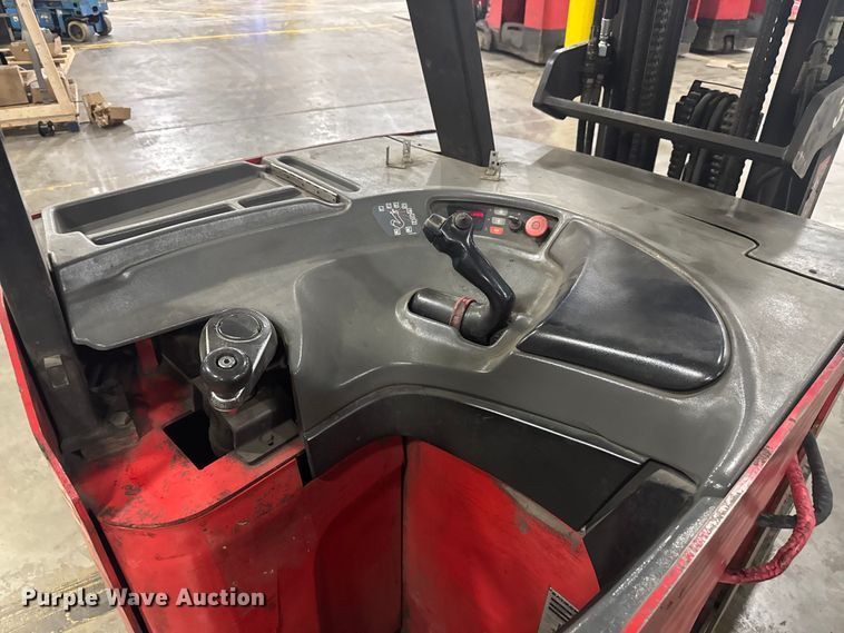 image for item EV1842 Raymond R40-C40TT forklift