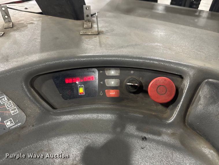 image for item EV1842 Raymond R40-C40TT forklift