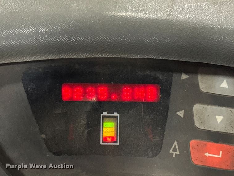 image for item EV1842 Raymond R40-C40TT forklift