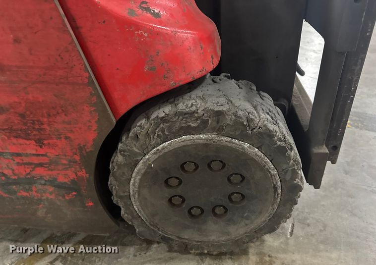 image for item EV1842 Raymond R40-C40TT forklift