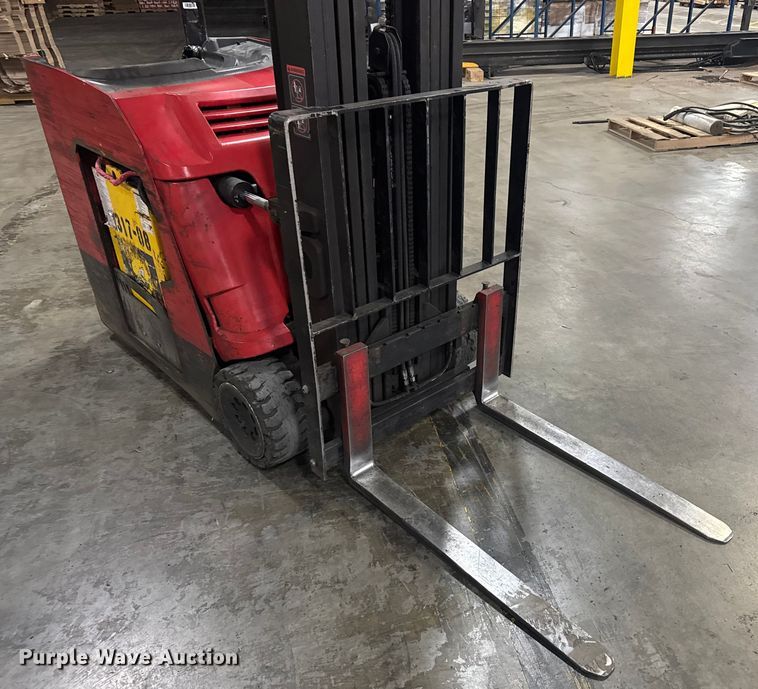 image for item EV1843 Raymond 425-C400M forklift