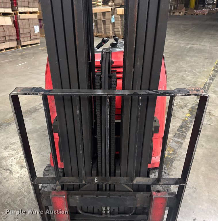 image for item EV1843 Raymond 425-C400M forklift