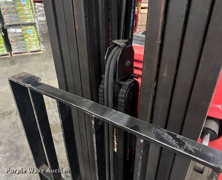 image for item EV1843 Raymond 425-C400M forklift