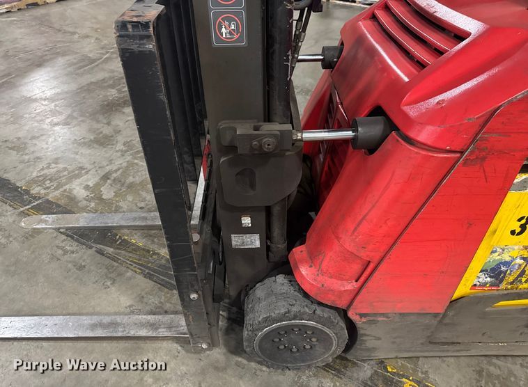 image for item EV1843 Raymond 425-C400M forklift