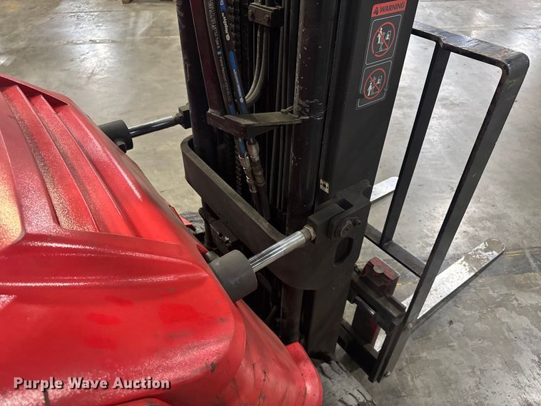 image for item EV1843 Raymond 425-C400M forklift