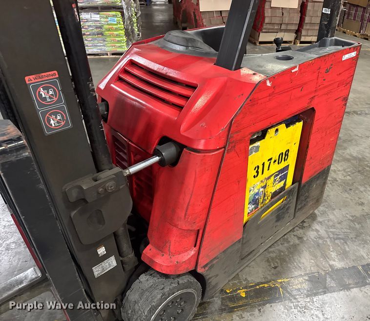 image for item EV1843 Raymond 425-C400M forklift