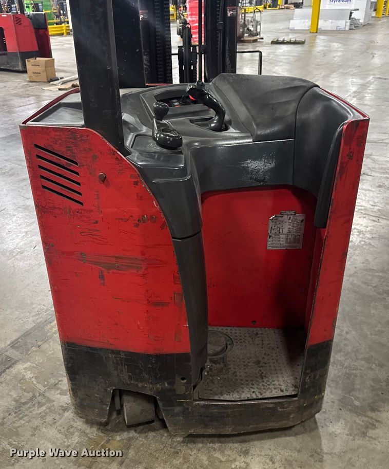 image for item EV1843 Raymond 425-C400M forklift