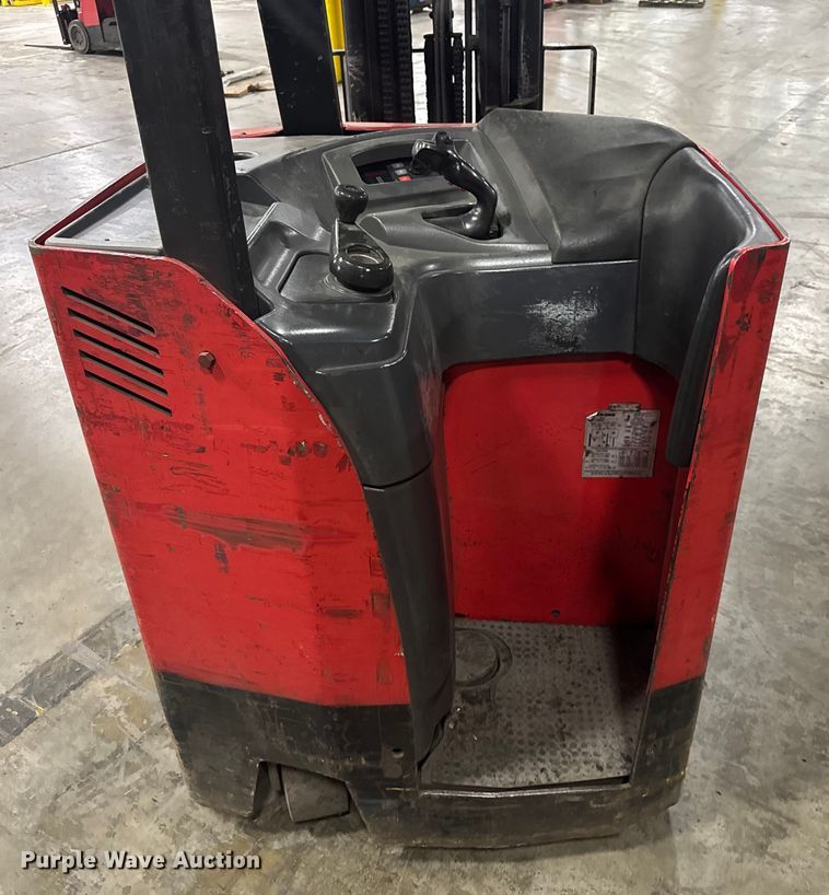 image for item EV1843 Raymond 425-C400M forklift