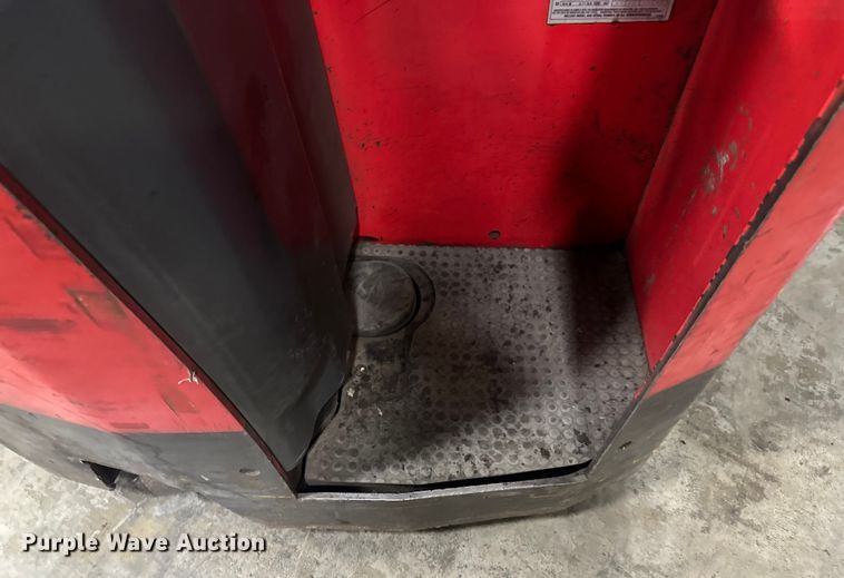 image for item EV1843 Raymond 425-C400M forklift