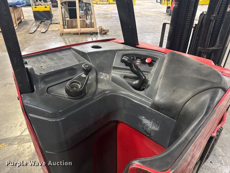 image for item EV1843 Raymond 425-C400M forklift