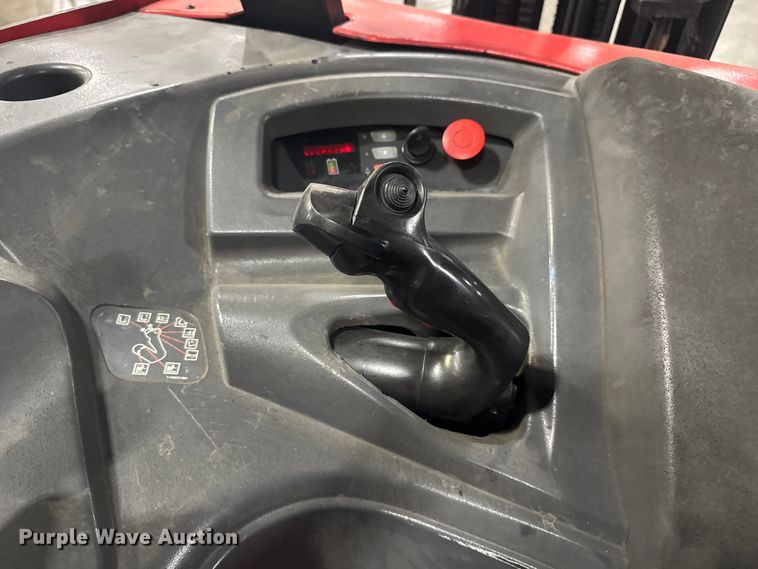 image for item EV1843 Raymond 425-C400M forklift