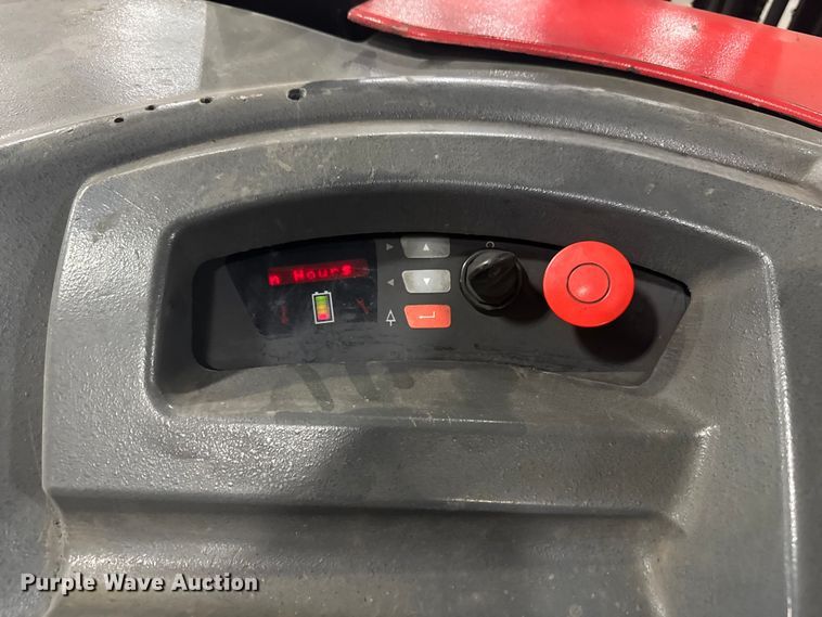 image for item EV1843 Raymond 425-C400M forklift