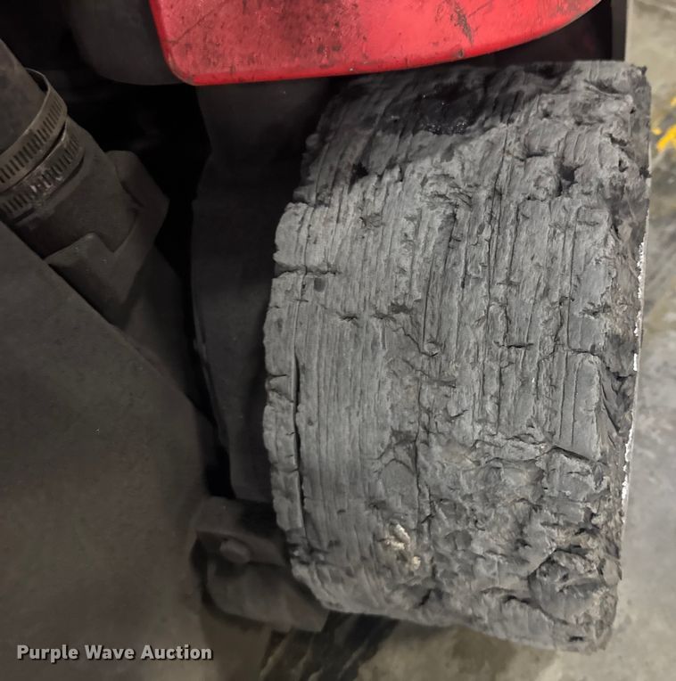 image for item EV1843 Raymond 425-C400M forklift