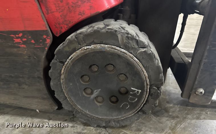 image for item EV1843 Raymond 425-C400M forklift