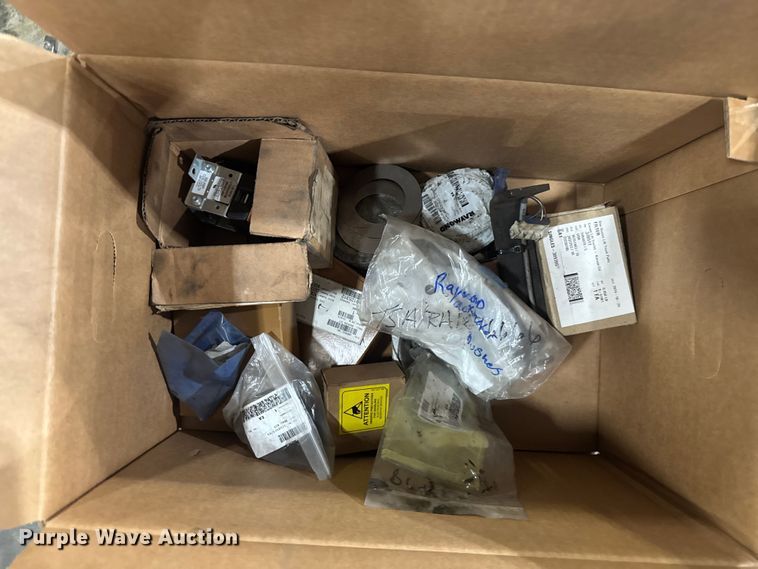 image for item EV1843 Raymond 425-C400M forklift