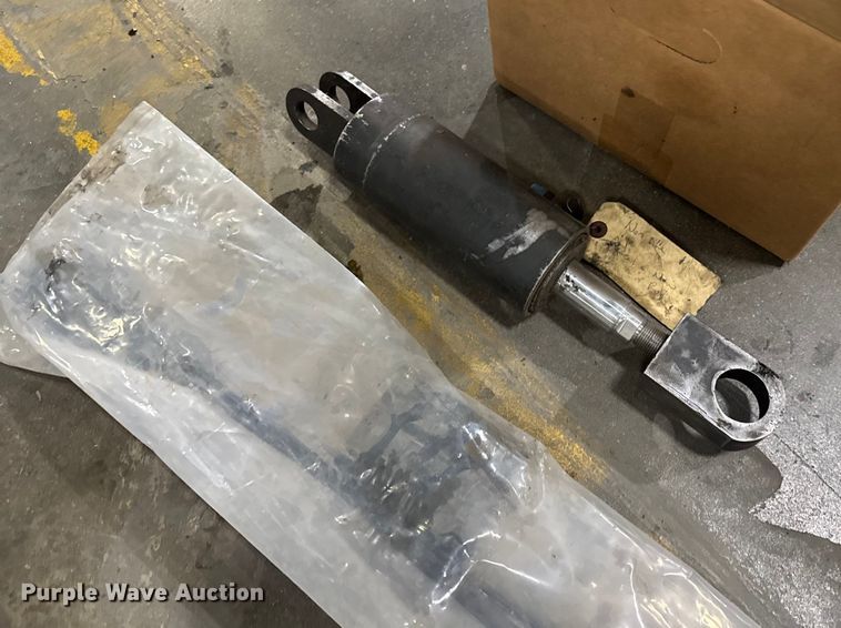 image for item EV1843 Raymond 425-C400M forklift