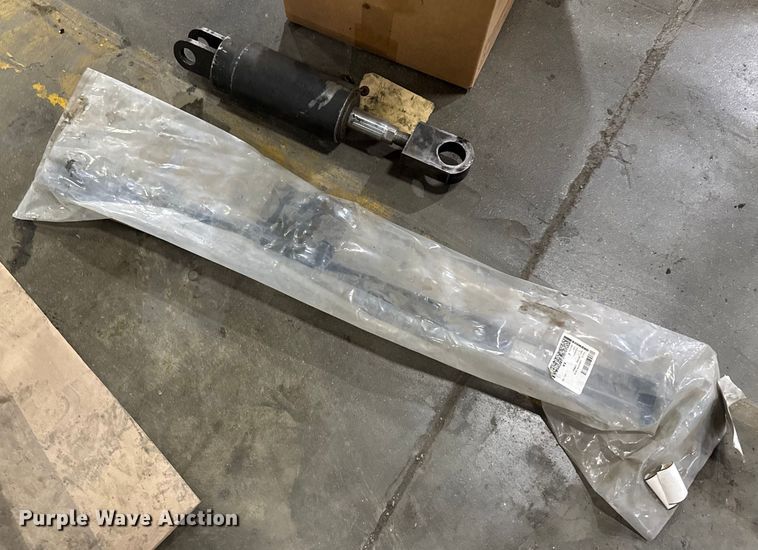 image for item EV1843 Raymond 425-C400M forklift