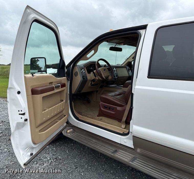 image for item GH9315 2012 Ford F250 Super Duty King Ranch Crew Cab pickup truck