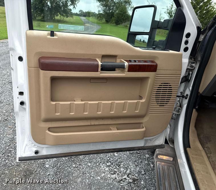 image for item GH9315 2012 Ford F250 Super Duty King Ranch Crew Cab pickup truck