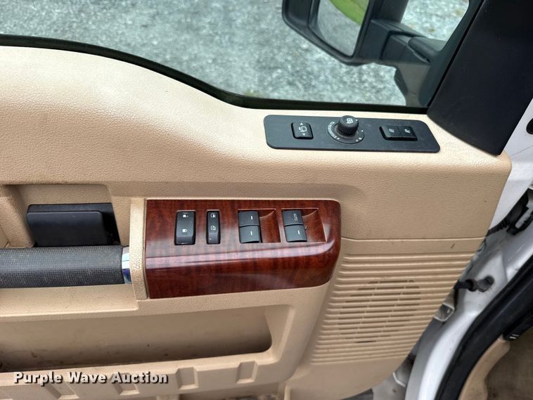 image for item GH9315 2012 Ford F250 Super Duty King Ranch Crew Cab pickup truck