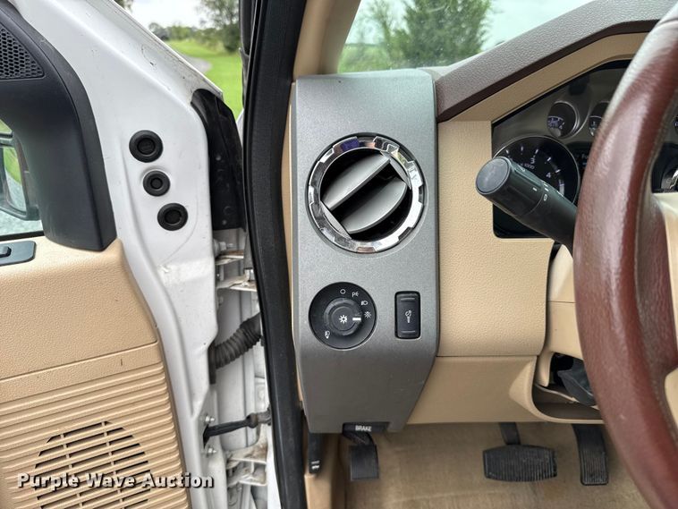 image for item GH9315 2012 Ford F250 Super Duty King Ranch Crew Cab pickup truck