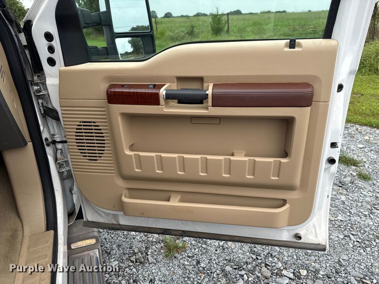 image for item GH9315 2012 Ford F250 Super Duty King Ranch Crew Cab pickup truck