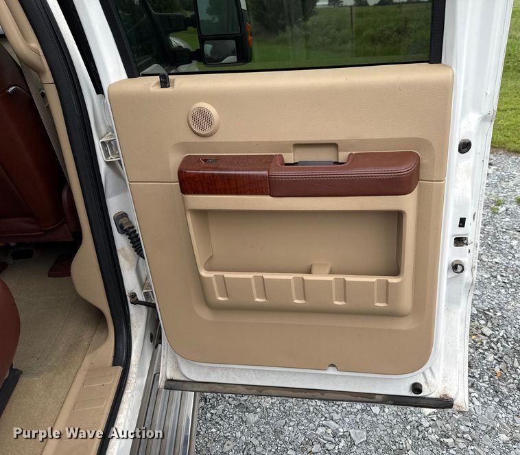 image for item GH9315 2012 Ford F250 Super Duty King Ranch Crew Cab pickup truck