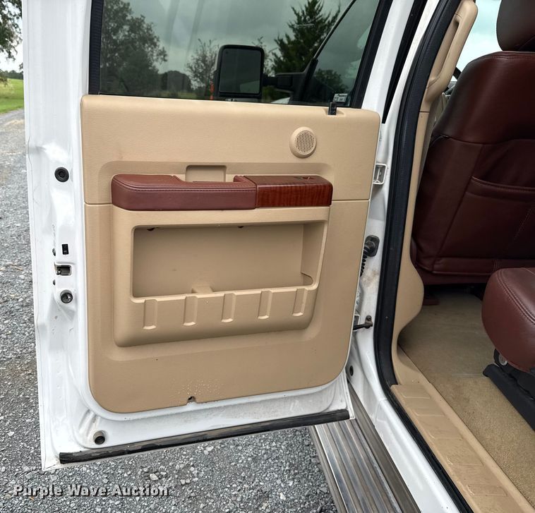 image for item GH9315 2012 Ford F250 Super Duty King Ranch Crew Cab pickup truck