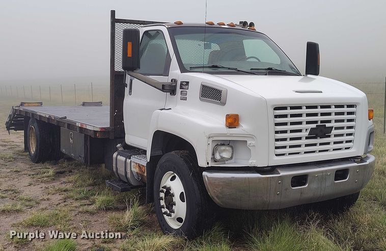 image for item IP9663 2006 Chevrolet C7500 hydraulic tail flatbed truck