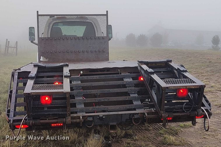 image for item IP9663 2006 Chevrolet C7500 hydraulic tail flatbed truck