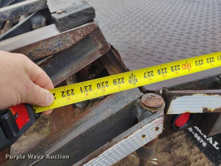 image for item IP9663 2006 Chevrolet C7500 hydraulic tail flatbed truck