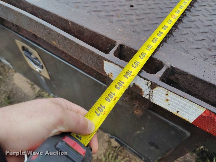 image for item IP9663 2006 Chevrolet C7500 hydraulic tail flatbed truck