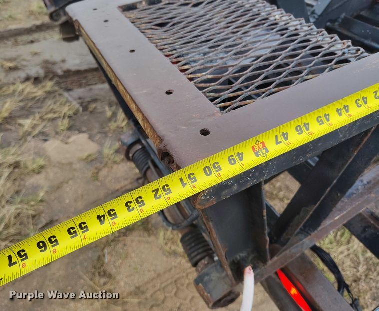 image for item IP9663 2006 Chevrolet C7500 hydraulic tail flatbed truck