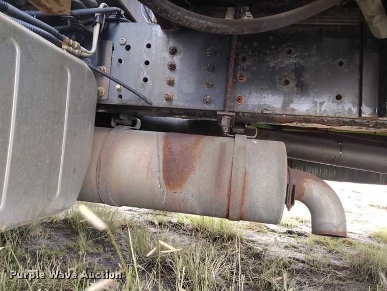 image for item IP9663 2006 Chevrolet C7500 hydraulic tail flatbed truck