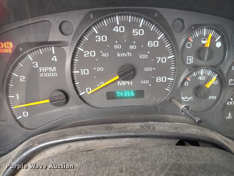 image for item IP9663 2006 Chevrolet C7500 hydraulic tail flatbed truck