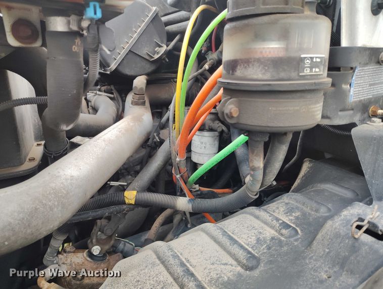 image for item IP9663 2006 Chevrolet C7500 hydraulic tail flatbed truck