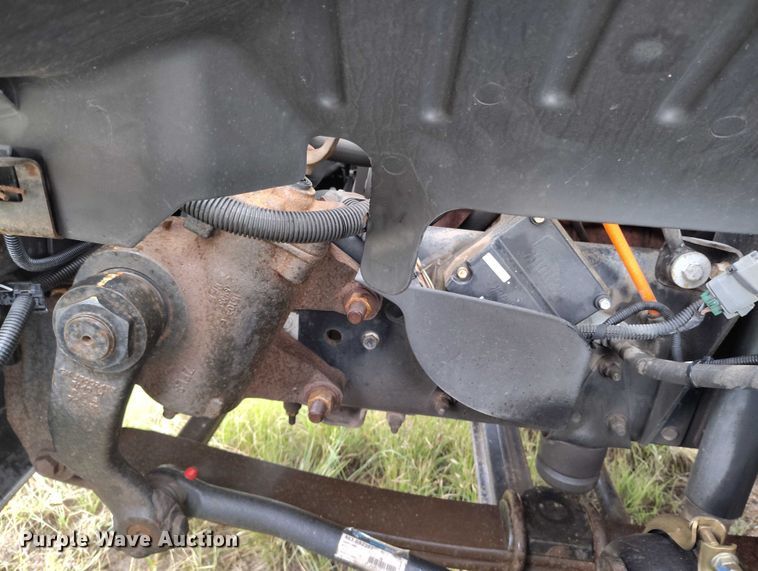 image for item IP9663 2006 Chevrolet C7500 hydraulic tail flatbed truck