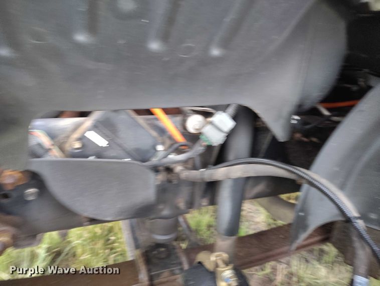 image for item IP9663 2006 Chevrolet C7500 hydraulic tail flatbed truck