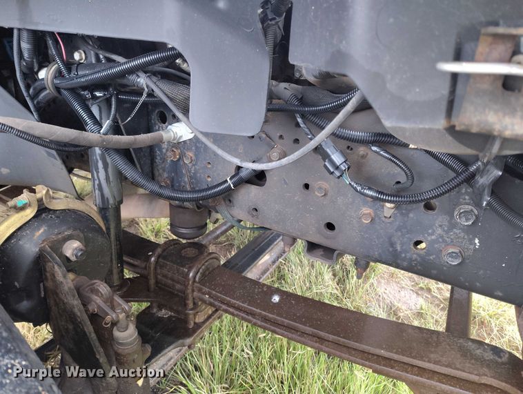 image for item IP9663 2006 Chevrolet C7500 hydraulic tail flatbed truck