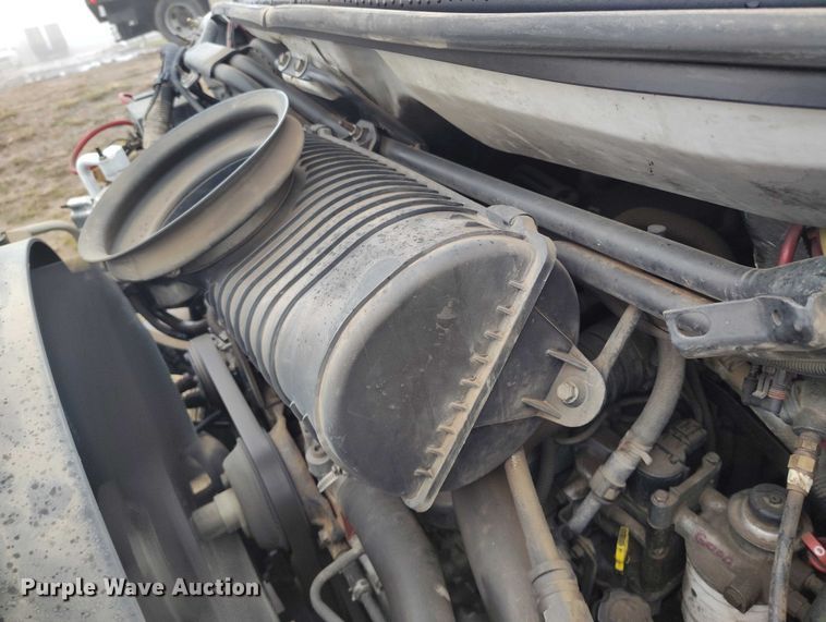 image for item IP9663 2006 Chevrolet C7500 hydraulic tail flatbed truck