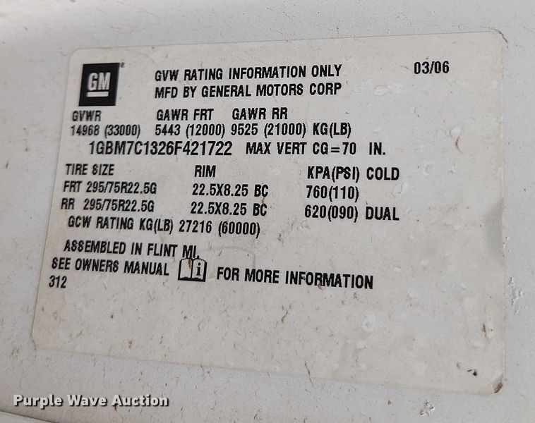 image for item IP9663 2006 Chevrolet C7500 hydraulic tail flatbed truck