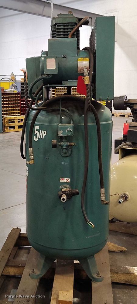 image for item IP9698 2002 Curtis 5E2VT8-A2 air compressor