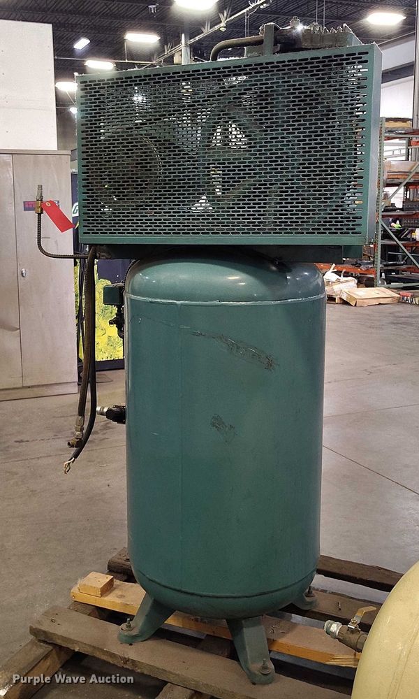 image for item IP9698 2002 Curtis 5E2VT8-A2 air compressor